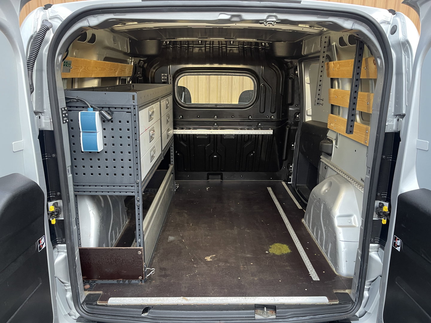 Fiat Doblò 1.3 MJ L1 | Marge! | Trekhaak | Navigatie | Airconditioning | Cruise Control | Bluetooth | DAB | Multifunctioneel Stuurwiel | Elektrische Spiegels | Elektrische Ramen |
