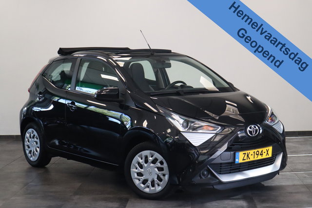 Toyota Aygo - 1.0 VVT-i x-play limited Cabrio Carplay * Hemelvaartsdag geopend van 12:00 tot 17:00u *