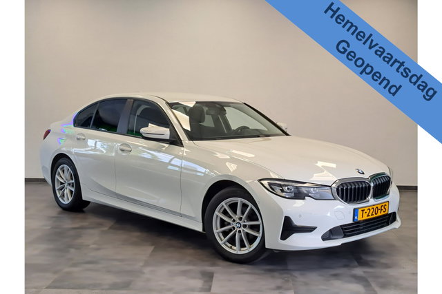 BMW 3 Serie - 318i Executive Navigatie Clima Cruise PDC LM 157 PK! * Hemelvaartsdag geopend van 12:00 tot 17:00u *