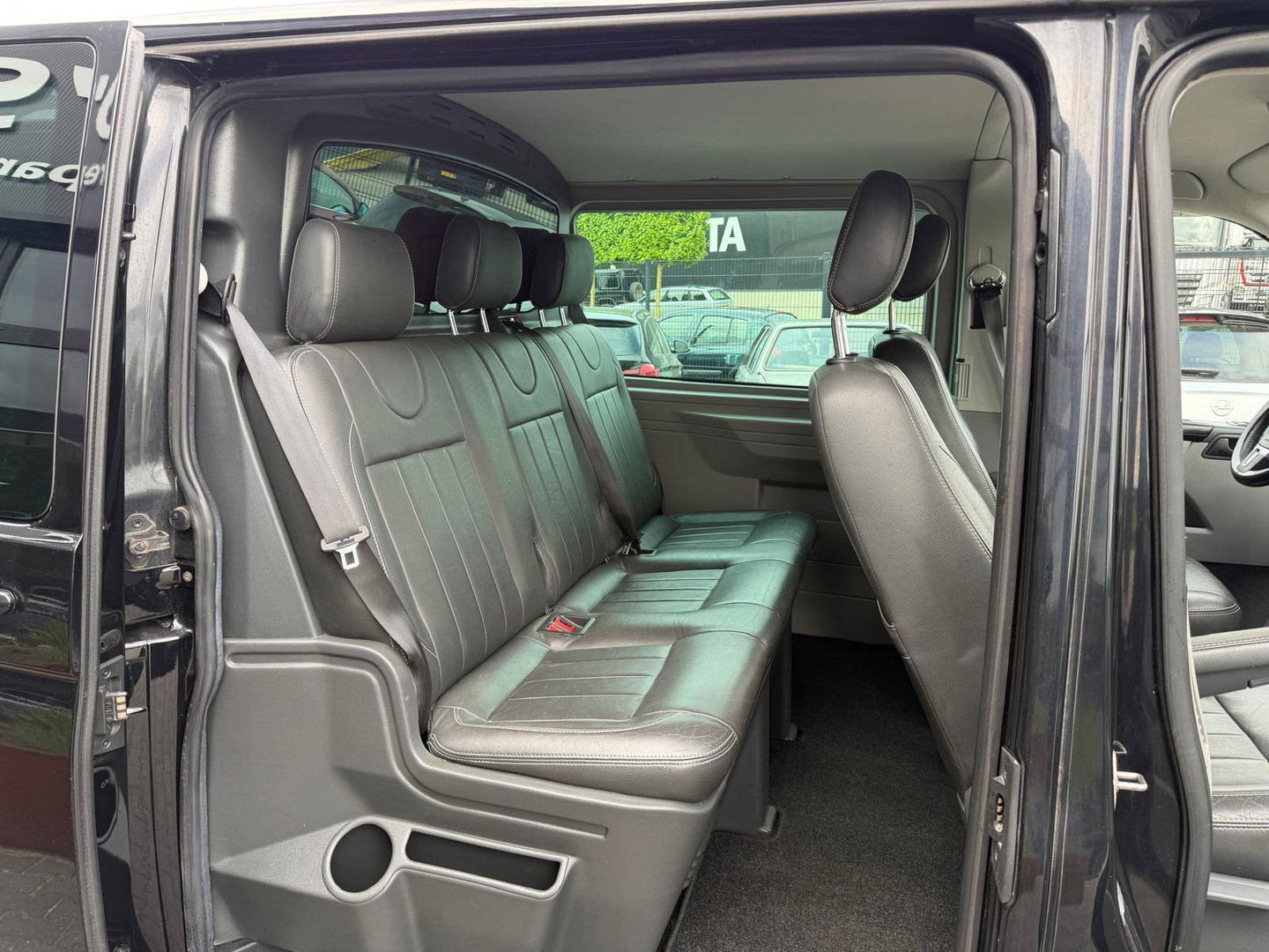 Volkswagen Transporter 2.0 TDI L2H1 DC Automaat Leer Zwart