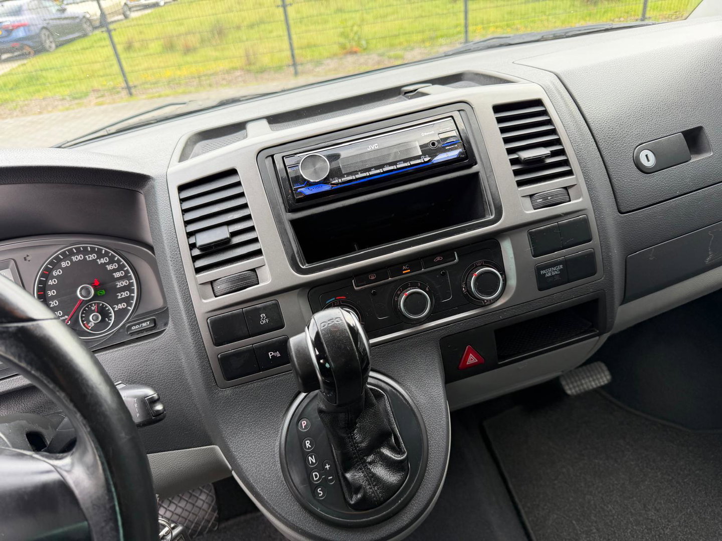 Volkswagen Transporter 2.0 TDI L2H1 DC Automaat Leer Zwart