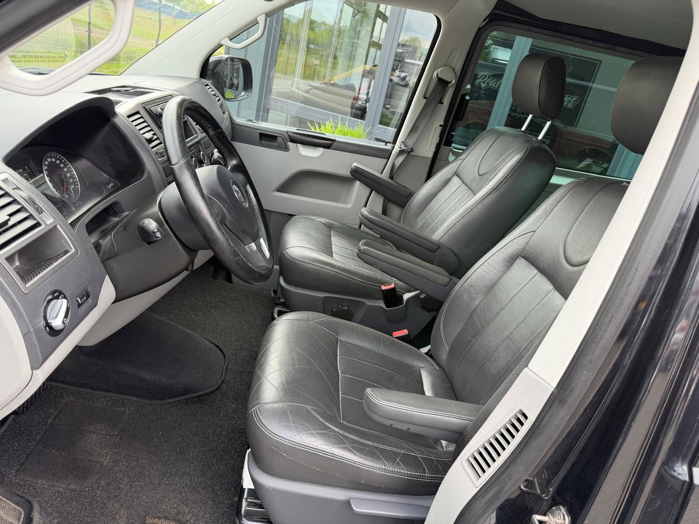 Volkswagen Transporter 2.0 TDI L2H1 DC Automaat Leer Zwart