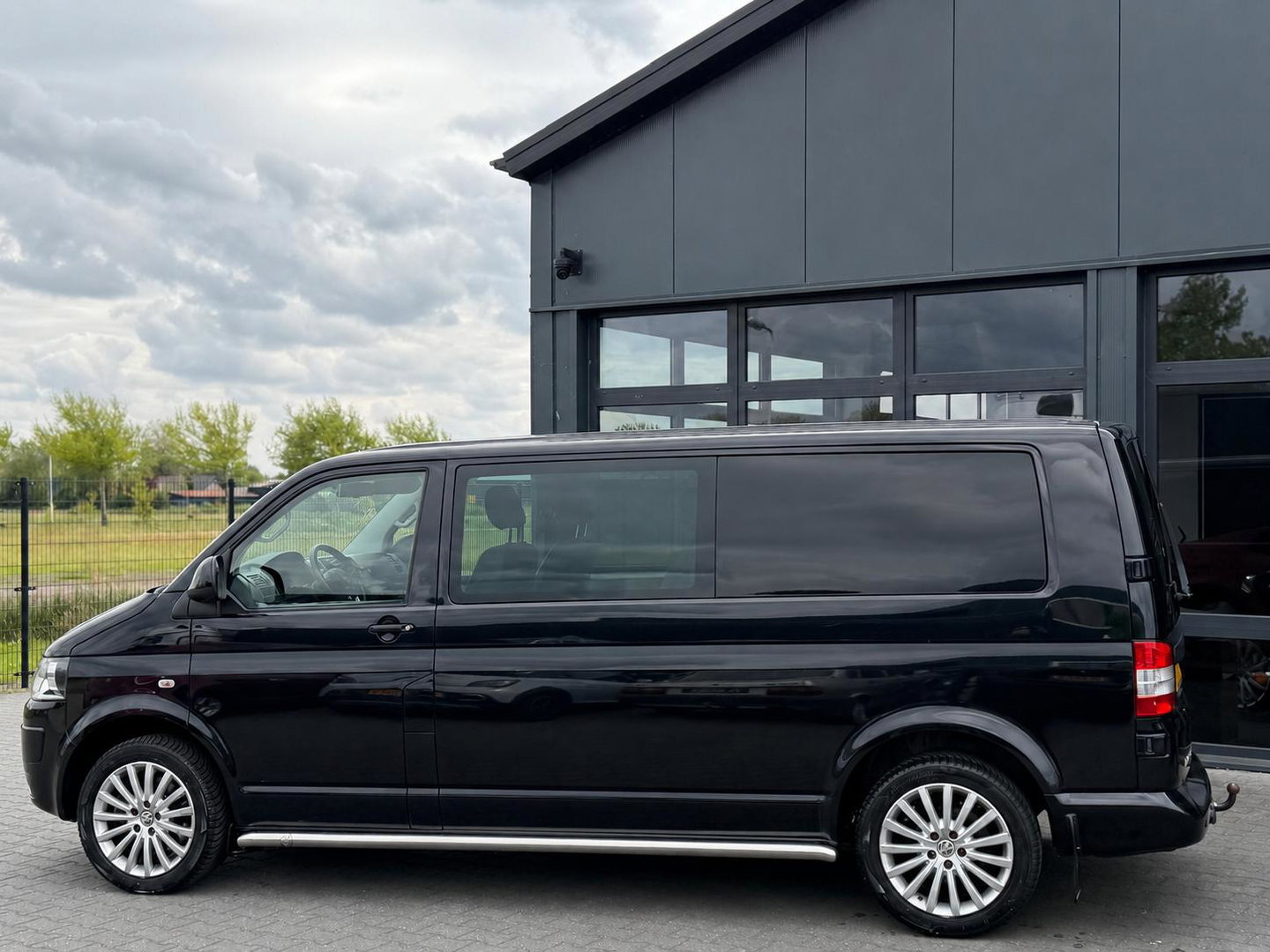 Volkswagen Transporter 2.0 TDI L2H1 DC Automaat Leer Zwart
