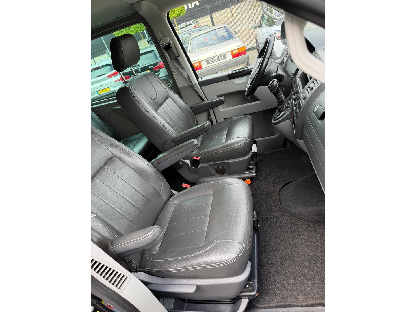 Volkswagen Transporter 2.0 TDI L2H1 DC Automaat Leer Zwart