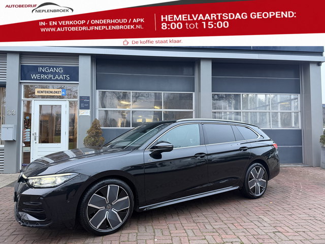 Volkswagen Passat - Variant 1.5 eTSI R-Line Edition 150pk | Pano | IQ.Light | ACC | Ergo active + massage
