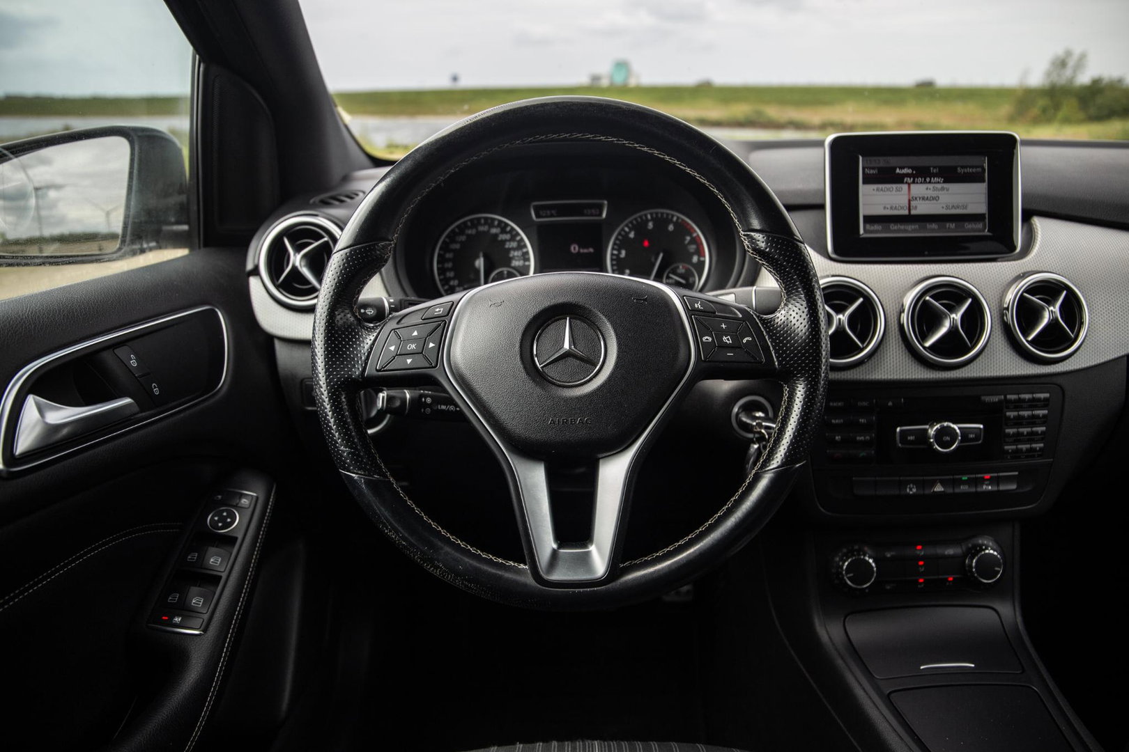 Mercedes-Benz B-Klasse 180 Ambition AUTOMAAT / CRUISE CONTROLE / NAVI / TREKHAAK / LEER