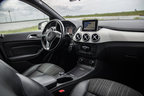 Mercedes-Benz B-Klasse 180 Ambition AUTOMAAT / CRUISE CONTROLE / NAVI / TREKHAAK / LEER