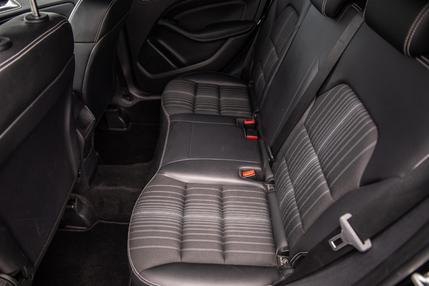 Mercedes-Benz B-Klasse 180 Ambition AUTOMAAT / CRUISE CONTROLE / NAVI / TREKHAAK / LEER