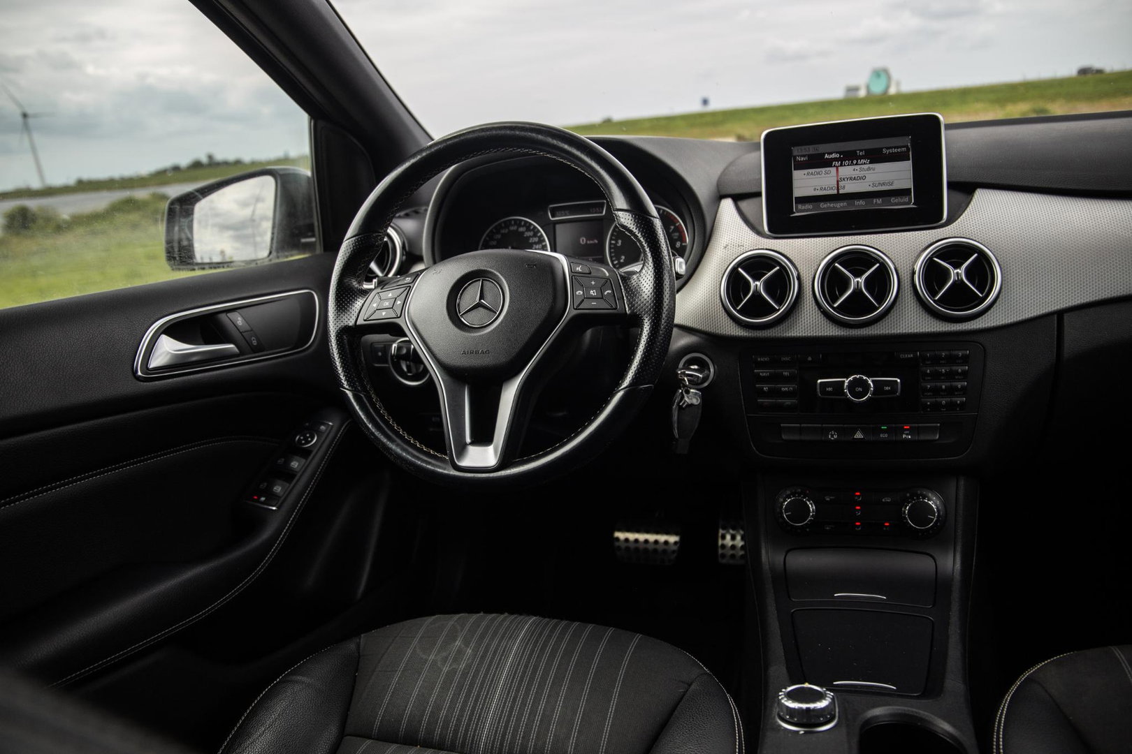 Mercedes-Benz B-Klasse 180 Ambition AUTOMAAT / CRUISE CONTROLE / NAVI / TREKHAAK / LEER