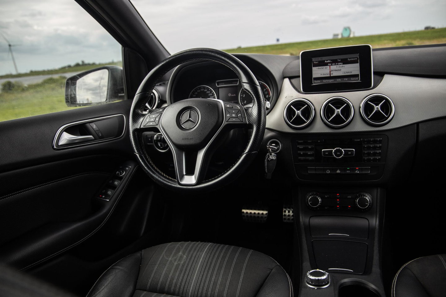 Mercedes-Benz B-Klasse 180 Ambition AUTOMAAT / CRUISE CONTROLE / NAVI / TREKHAAK / LEER