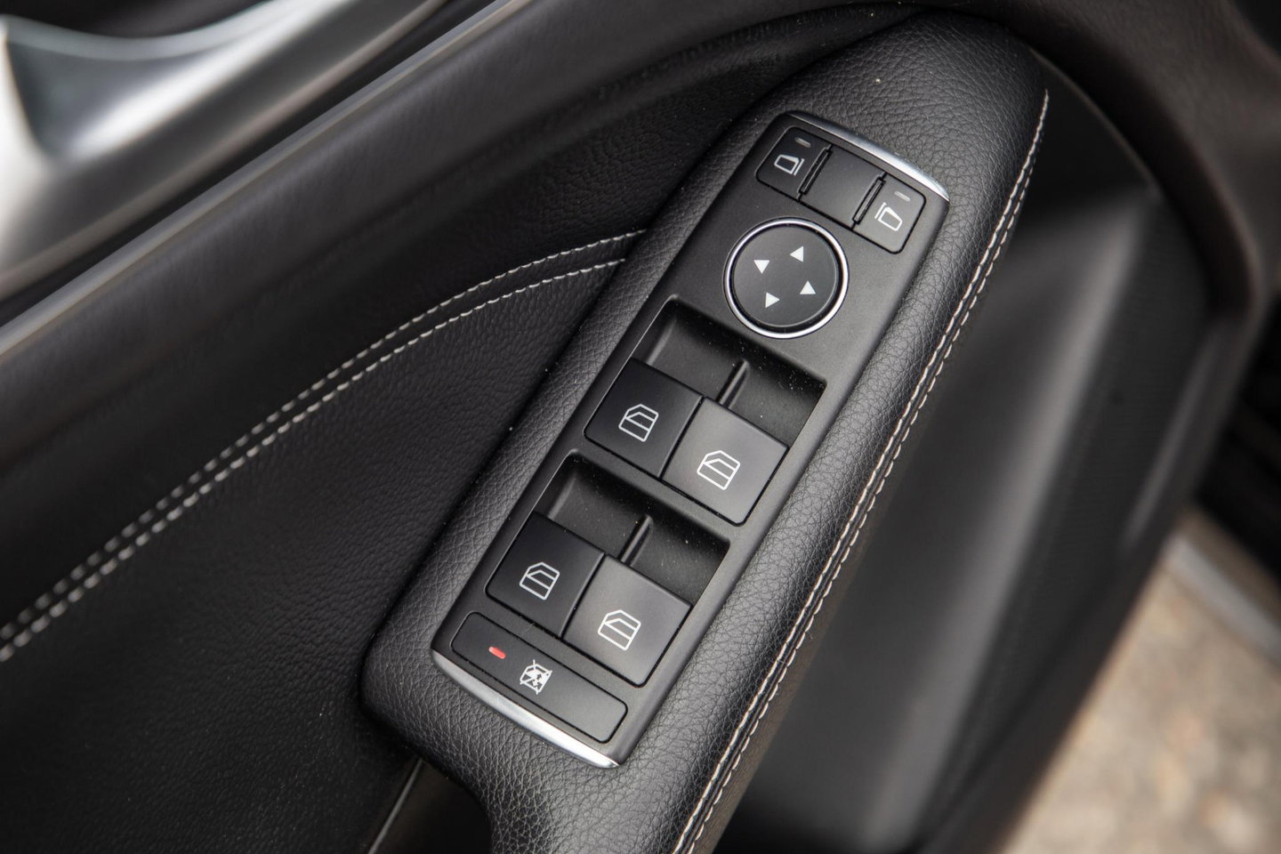 Mercedes-Benz B-Klasse 180 Ambition AUTOMAAT / CRUISE CONTROLE / NAVI / TREKHAAK / LEER