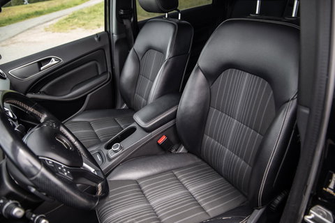 Mercedes-Benz B-Klasse 180 Ambition AUTOMAAT / CRUISE CONTROLE / NAVI / TREKHAAK / LEER