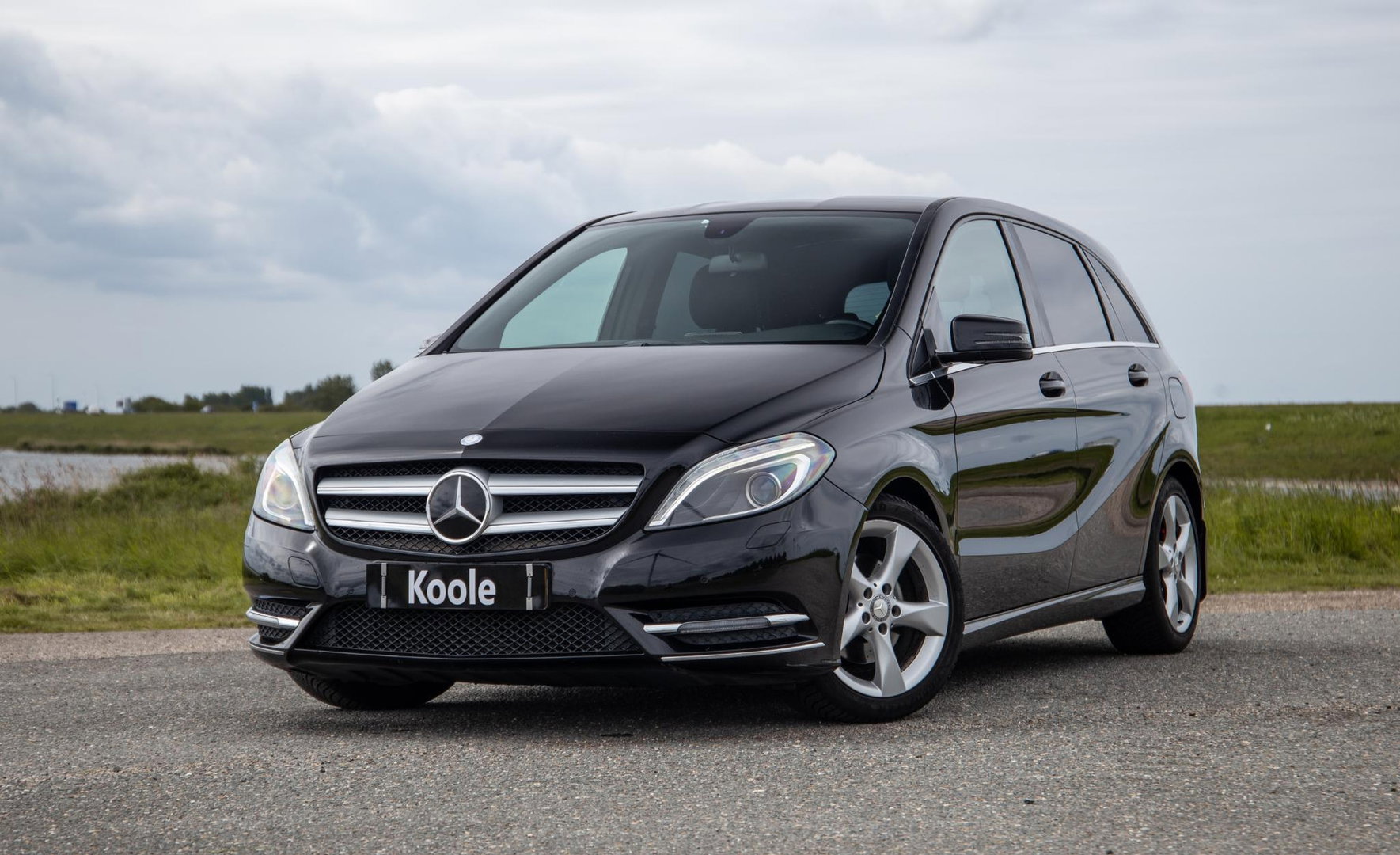 Mercedes-Benz B-Klasse 180 Ambition AUTOMAAT / CRUISE CONTROLE / NAVI / TREKHAAK / LEER
