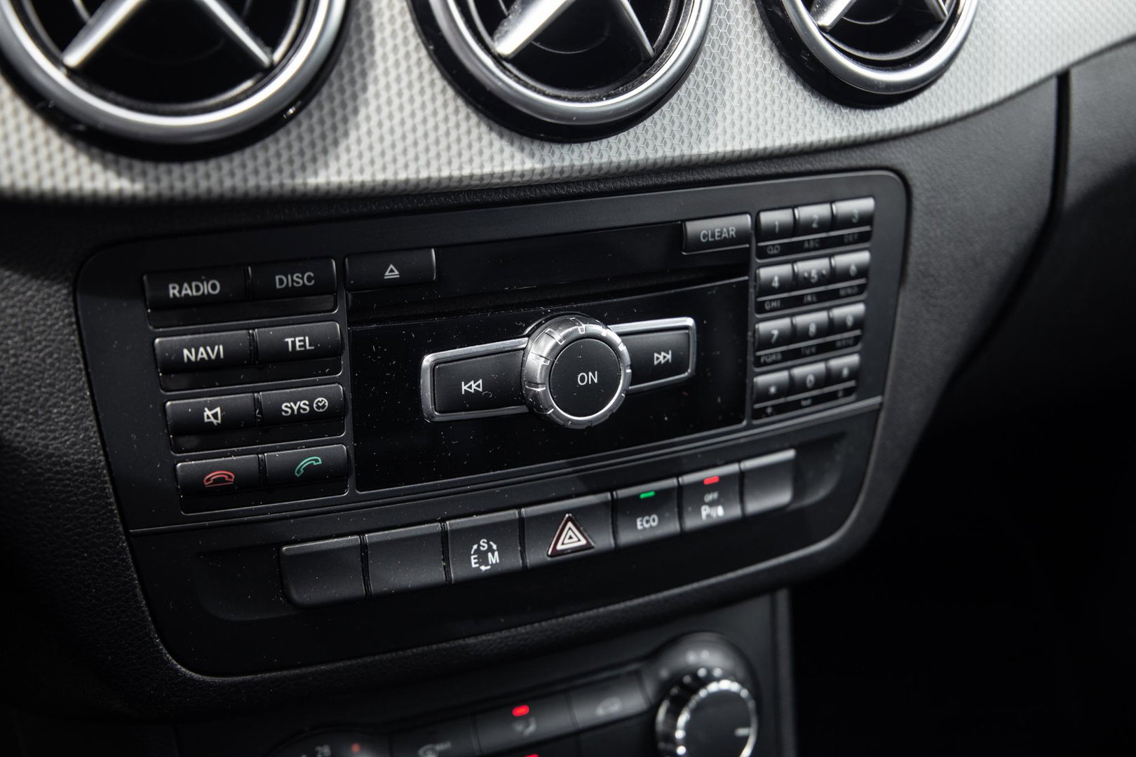 Mercedes-Benz B-Klasse 180 Ambition AUTOMAAT / CRUISE CONTROLE / NAVI / TREKHAAK / LEER