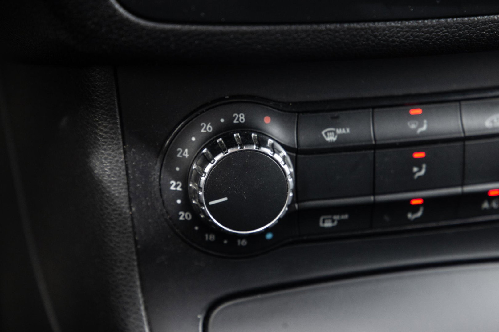 Mercedes-Benz B-Klasse 180 Ambition AUTOMAAT / CRUISE CONTROLE / NAVI / TREKHAAK / LEER