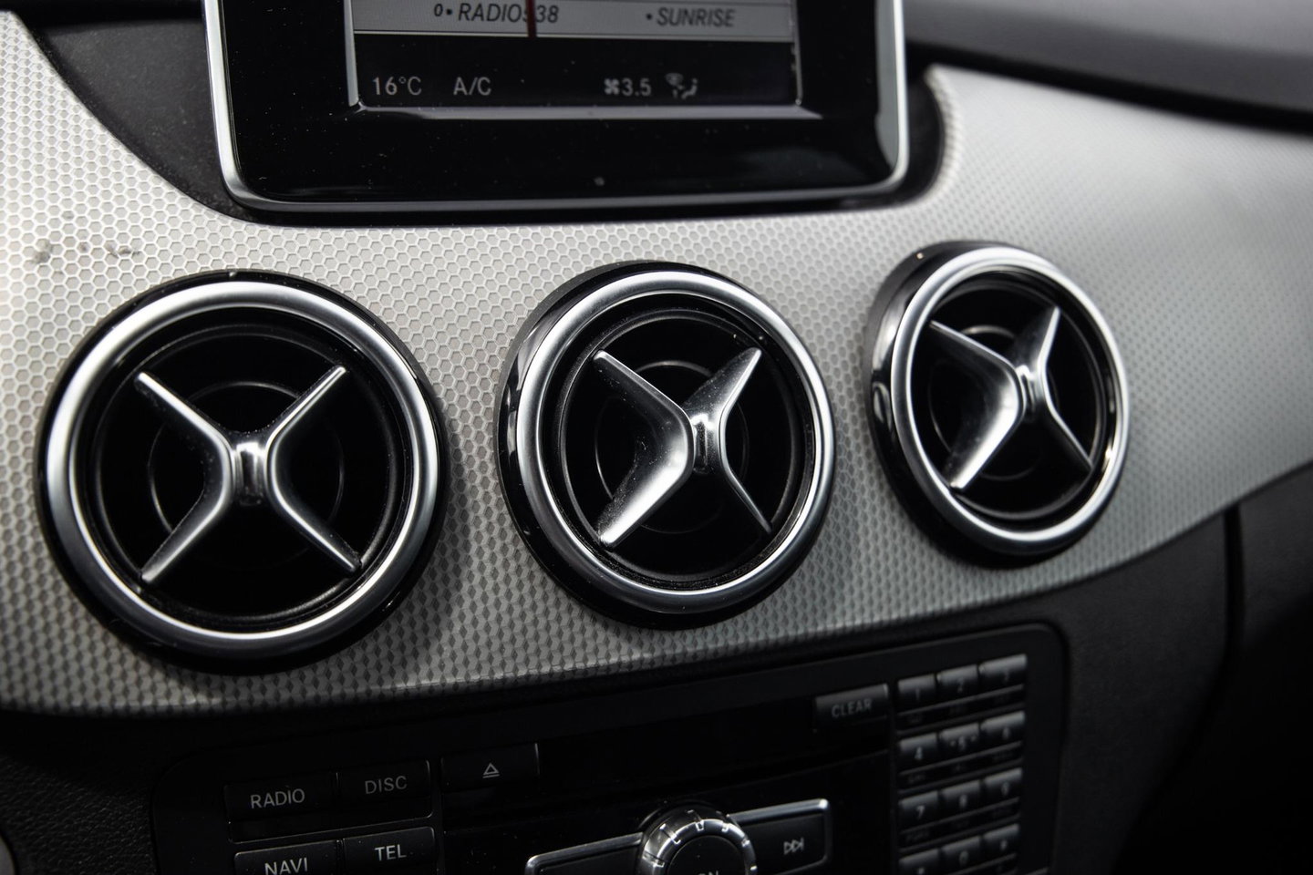 Mercedes-Benz B-Klasse 180 Ambition AUTOMAAT / CRUISE CONTROLE / NAVI / TREKHAAK / LEER