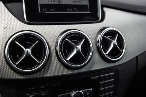Mercedes-Benz B-Klasse 180 Ambition AUTOMAAT / CRUISE CONTROLE / NAVI / TREKHAAK / LEER