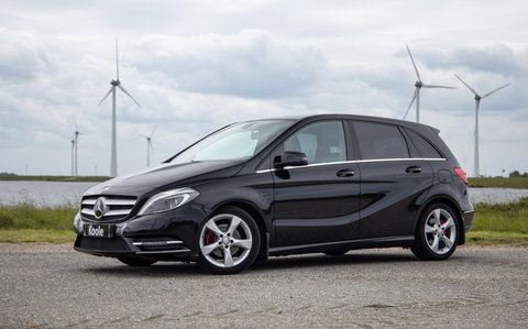 Mercedes-Benz B-Klasse 180 Ambition AUTOMAAT / CRUISE CONTROLE / NAVI / TREKHAAK / LEER
