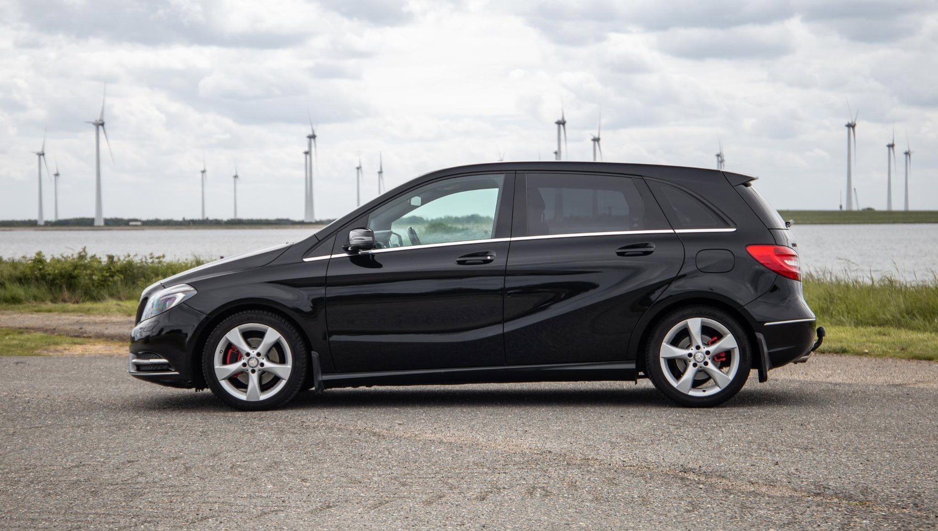 Mercedes-Benz B-Klasse 180 Ambition AUTOMAAT / CRUISE CONTROLE / NAVI / TREKHAAK / LEER