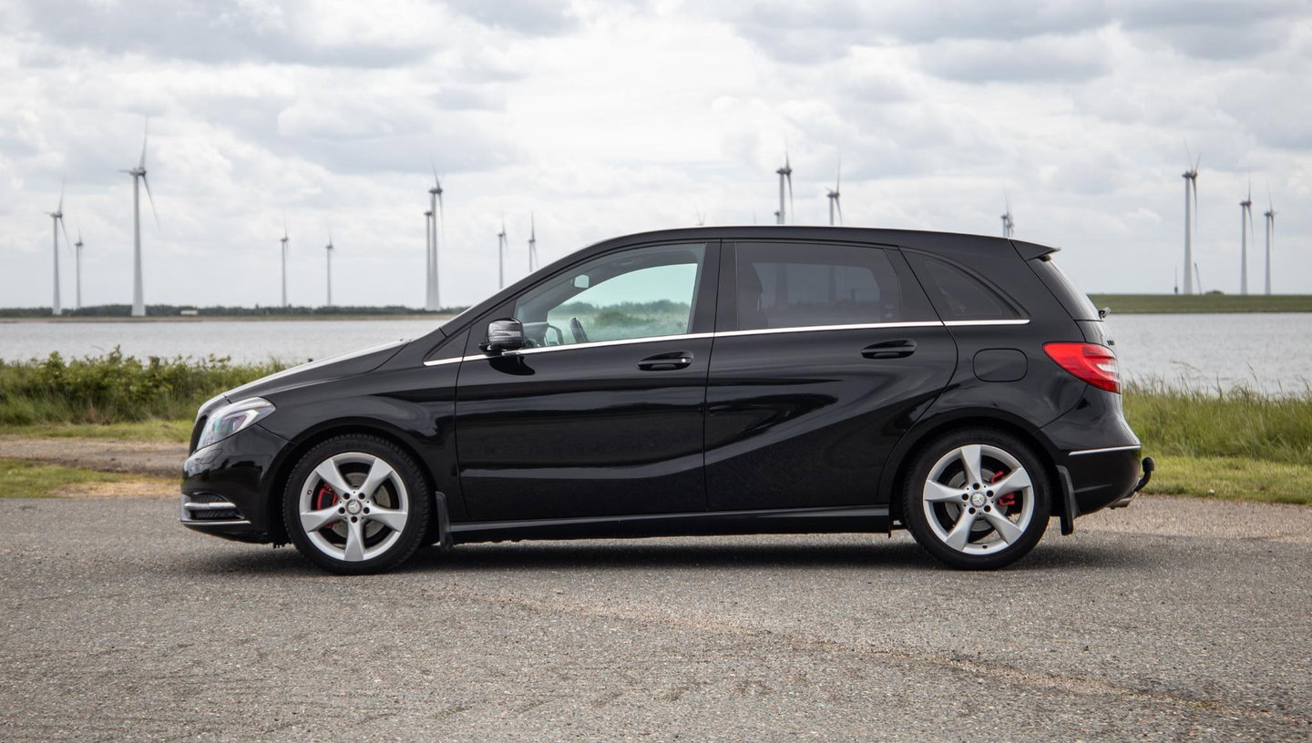 Mercedes-Benz B-Klasse 180 Ambition AUTOMAAT / CRUISE CONTROLE / NAVI / TREKHAAK / LEER