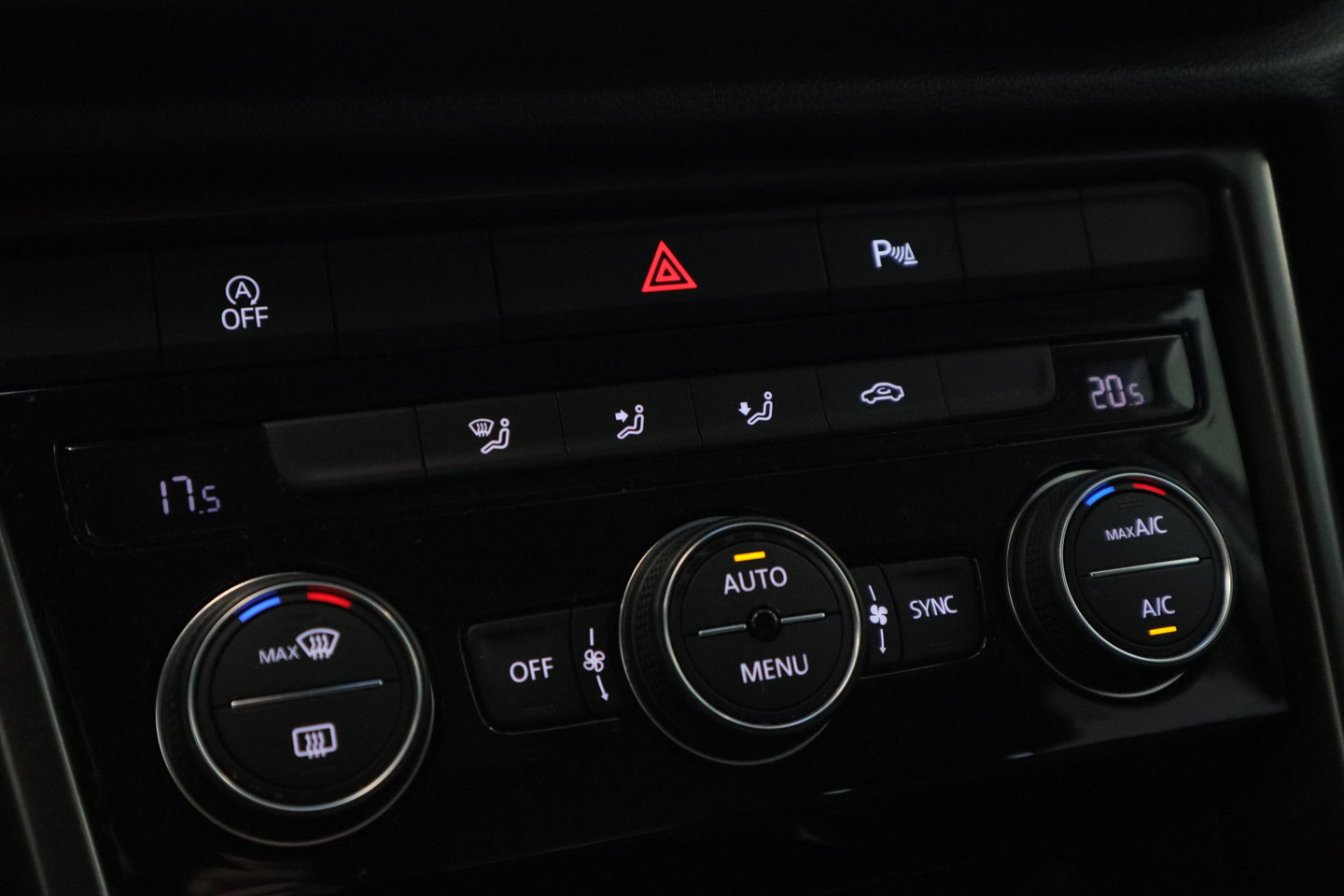 Volkswagen T-Roc 1.0 TSI Style PDC Camera ACC Navi 24 Maanden garantie* (Vraag naar de voorwaarden)