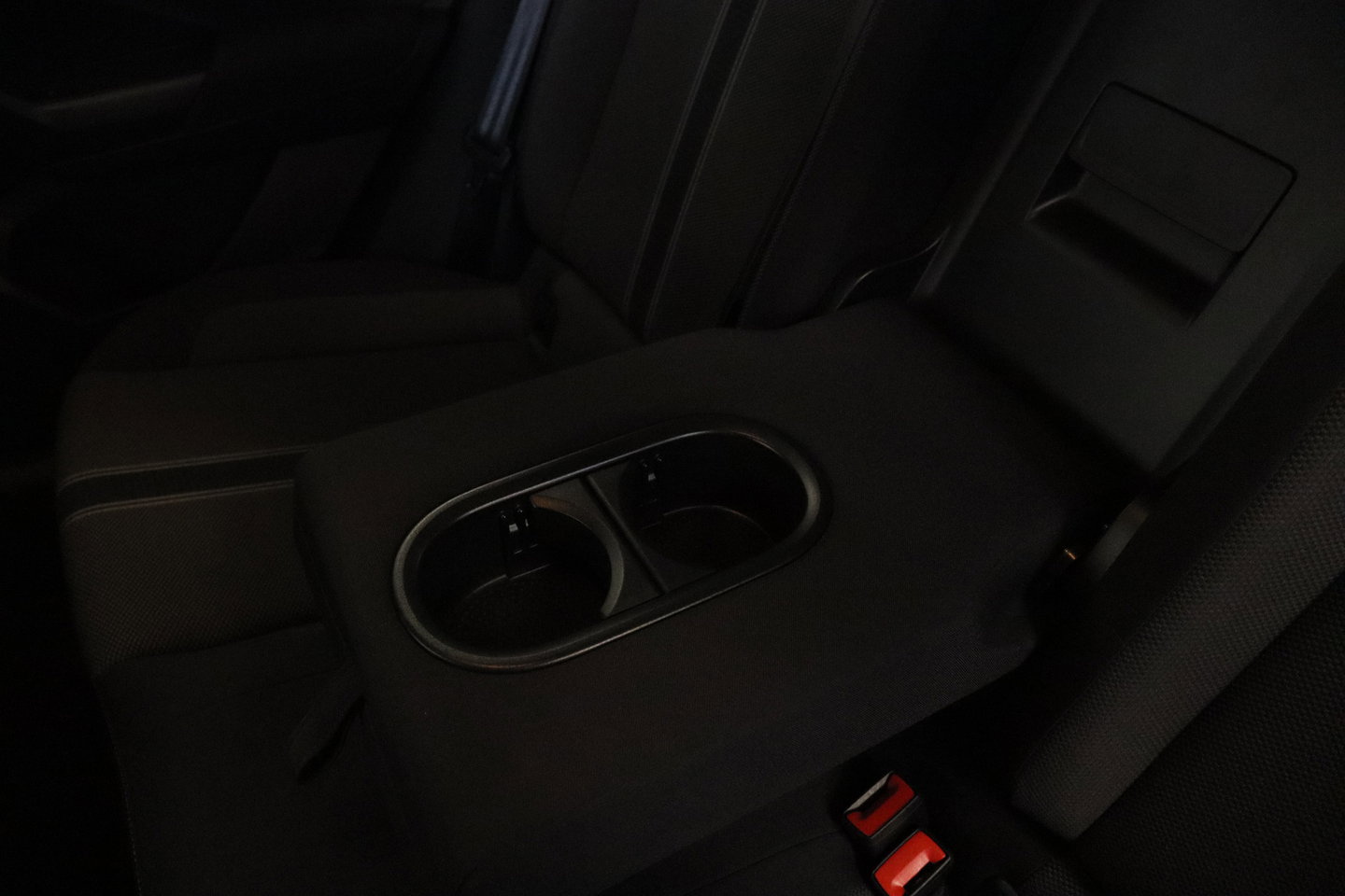 Volkswagen T-Roc 1.0 TSI Style PDC Camera ACC Navi 24 Maanden garantie* (Vraag naar de voorwaarden)