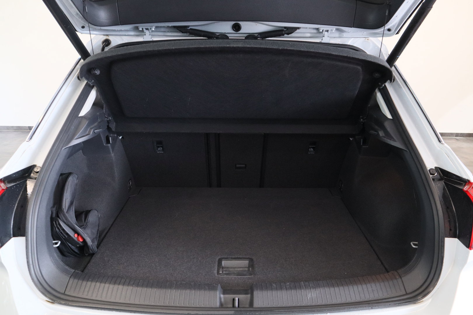 Volkswagen T-Roc 1.0 TSI Style PDC Camera ACC Navi 24 Maanden garantie* (Vraag naar de voorwaarden)