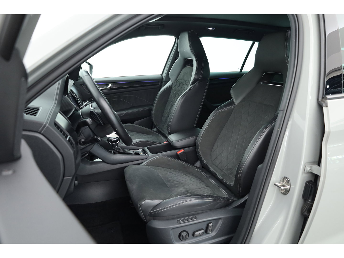 Škoda Kodiaq 1.5 TSI Sportline Business DSG | Adapt. Cruise | Pano | Apple CarPlay | Stoelverw. Voor + Achter | Camera | Memory