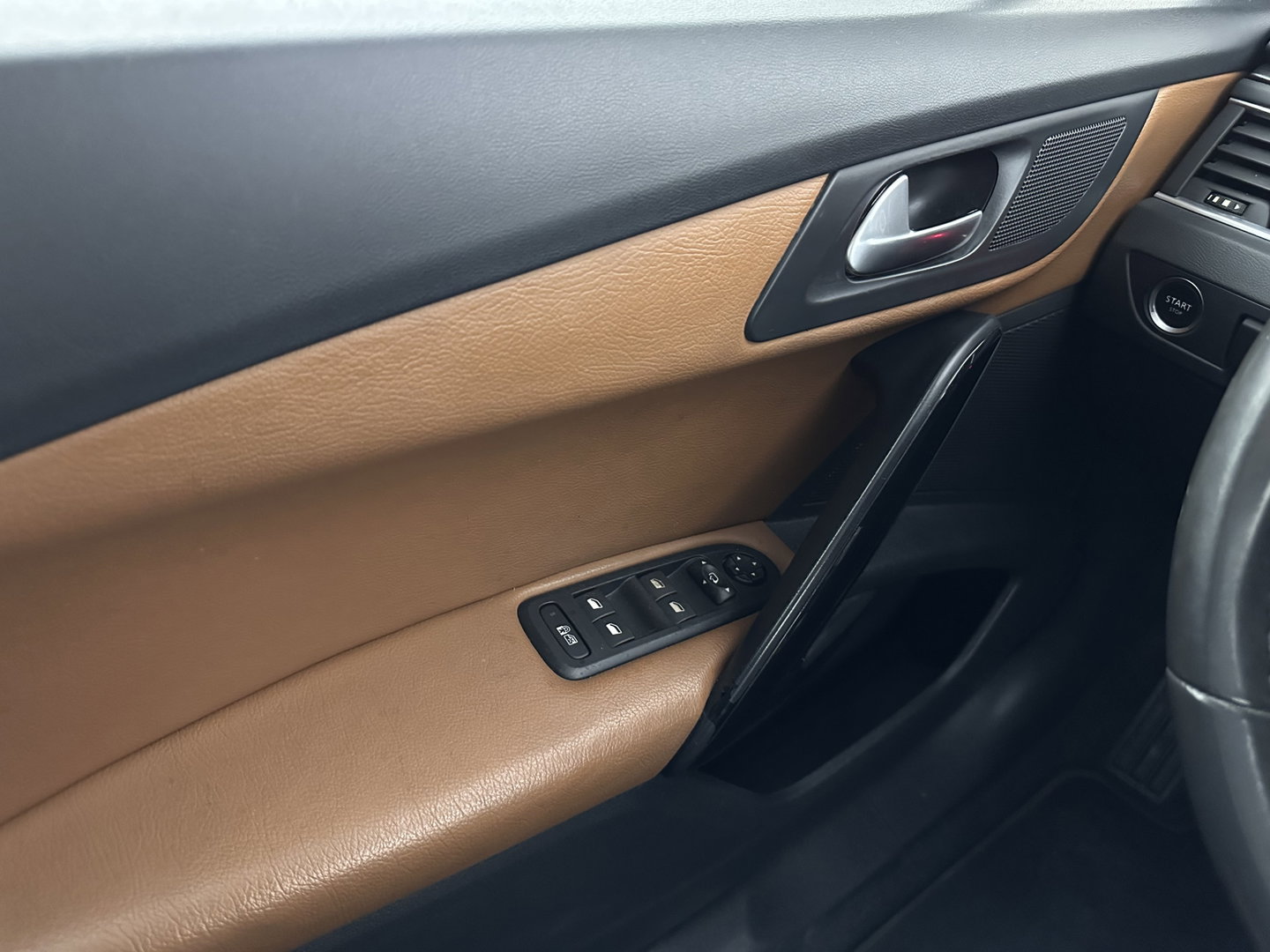 Peugeot 508 2.0 HDi Blue Lease Premium Hybrid4 (INCL-BTW) Aut. LEATHER | XENON | KEYLESS | COMFORT-SEATS | SHIFT-PADDLES | NAVI-FULLMAP | ECC | PDC | HEAD-UP | CRUISE | 17''ALU*