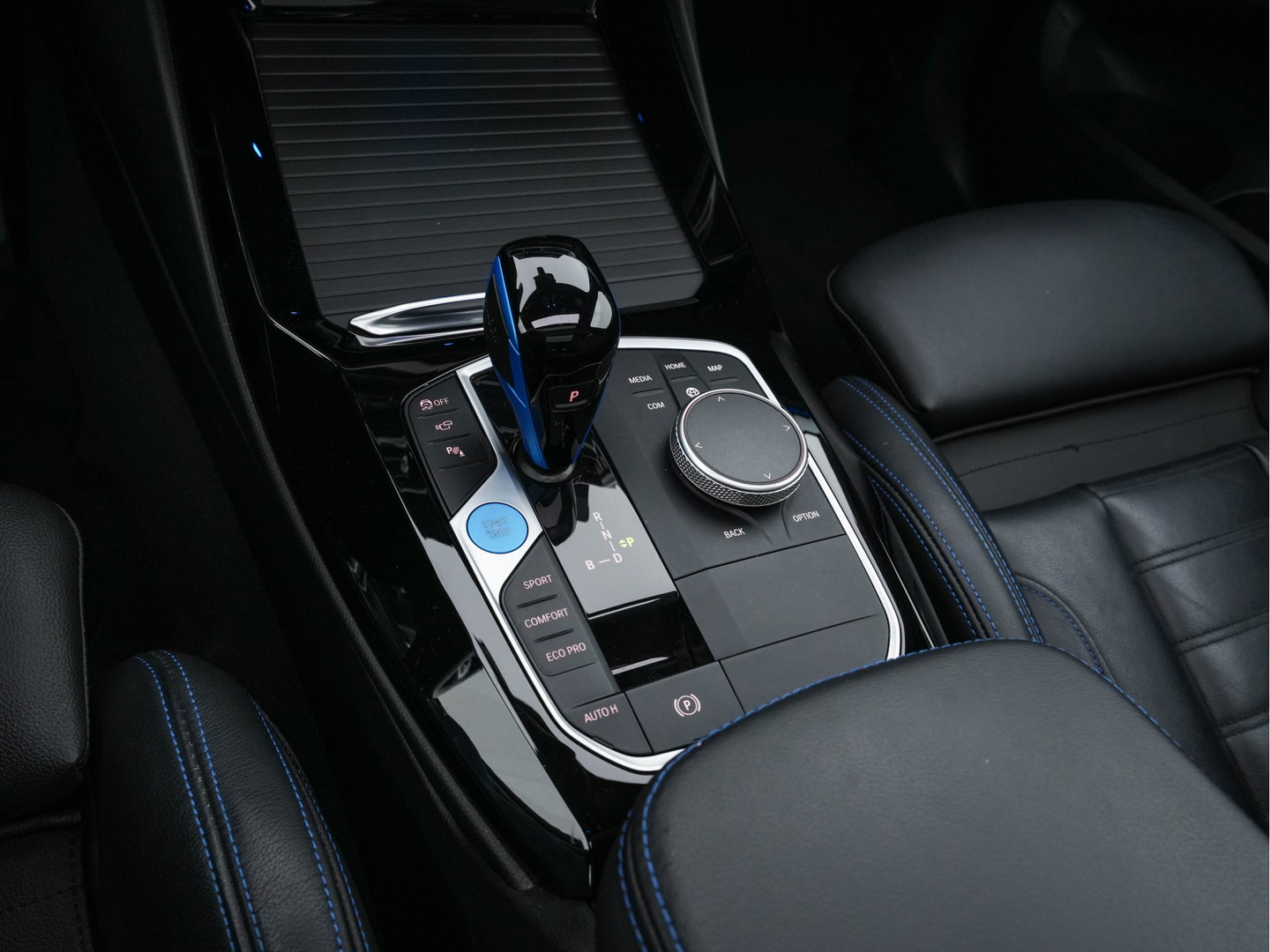 BMW iX3 High Executive 80 kWh Facelift [ 3-Fase-11kW) ] {SOH-100%} (INCL-BTW) Aut. *PANO | LEATHER | ADAPTIVE-CRUISE | FULL-LED | HARMAN/KARDON | TOPVIEW | MEMORY-PACK | BLINDSPOT | DIGI-COCKPIT | HEATED-COMFORTSEATS | DAB+ | NAVI-FULLMAP | HEAD-UP | 20''ALU