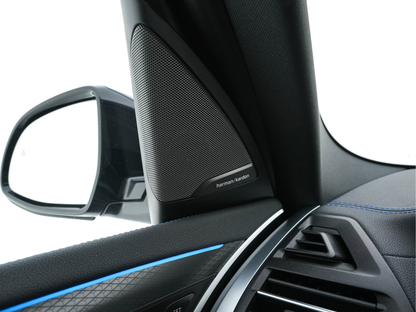 BMW iX3 High Executive 80 kWh Facelift [ 3-Fase-11kW) ] {SOH-100%} (INCL-BTW) Aut. *PANO | LEATHER | ADAPTIVE-CRUISE | FULL-LED | HARMAN/KARDON | TOPVIEW | MEMORY-PACK | BLINDSPOT | DIGI-COCKPIT | HEATED-COMFORTSEATS | DAB+ | NAVI-FULLMAP | HEAD-UP | 20''ALU