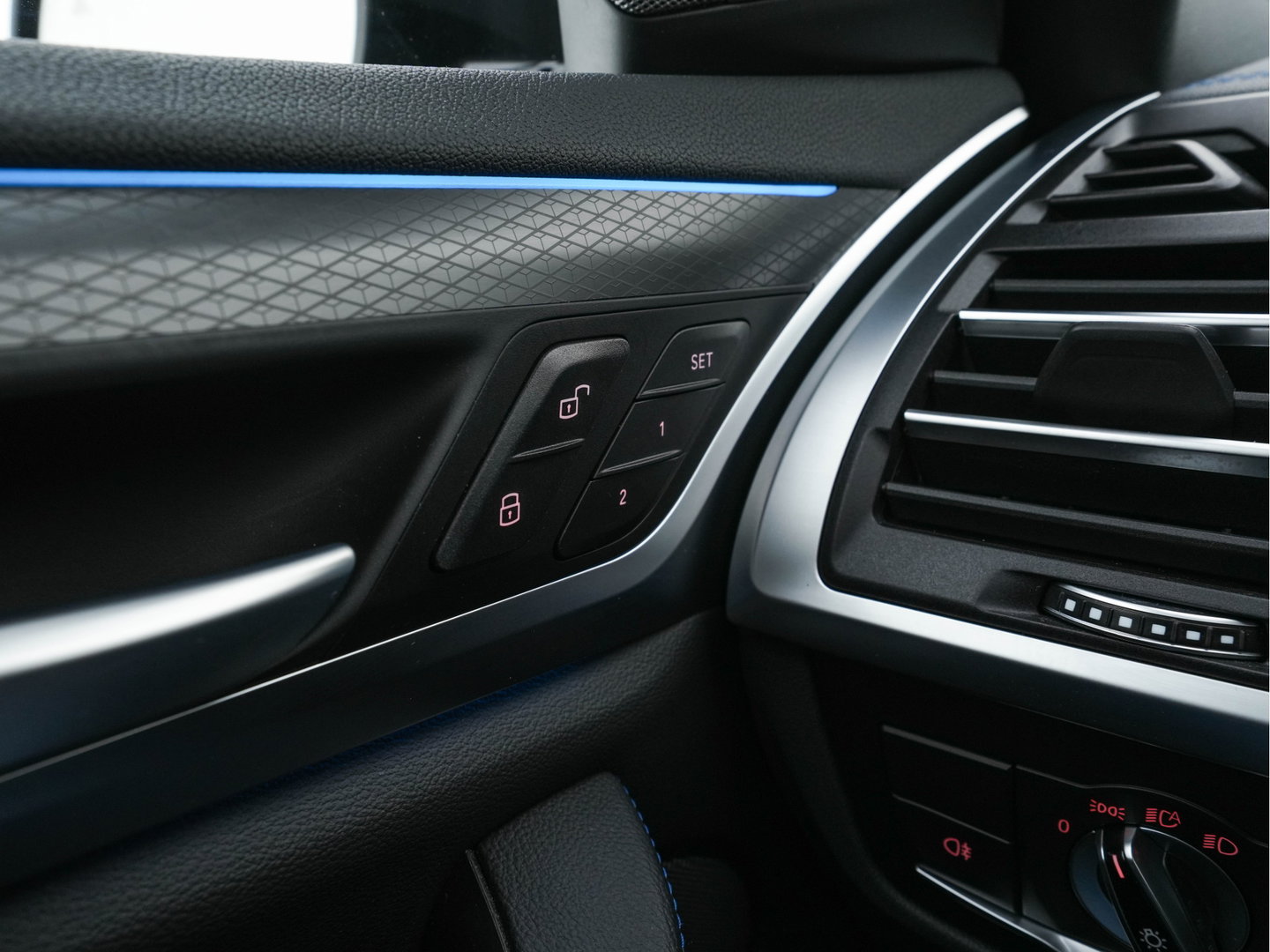 BMW iX3 High Executive 80 kWh Facelift [ 3-Fase-11kW) ] {SOH-100%} (INCL-BTW) Aut. *PANO | LEATHER | ADAPTIVE-CRUISE | FULL-LED | HARMAN/KARDON | TOPVIEW | MEMORY-PACK | BLINDSPOT | DIGI-COCKPIT | HEATED-COMFORTSEATS | DAB+ | NAVI-FULLMAP | HEAD-UP | 20''ALU