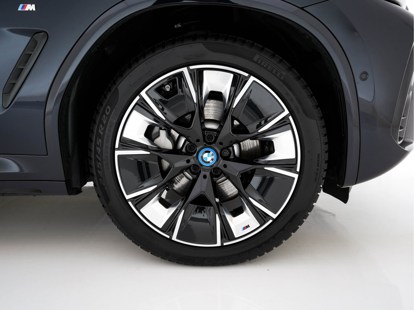 BMW iX3 High Executive 80 kWh Facelift [ 3-Fase-11kW) ] {SOH-100%} (INCL-BTW) Aut. *PANO | LEATHER | ADAPTIVE-CRUISE | FULL-LED | HARMAN/KARDON | TOPVIEW | MEMORY-PACK | BLINDSPOT | DIGI-COCKPIT | HEATED-COMFORTSEATS | DAB+ | NAVI-FULLMAP | HEAD-UP | 20''ALU