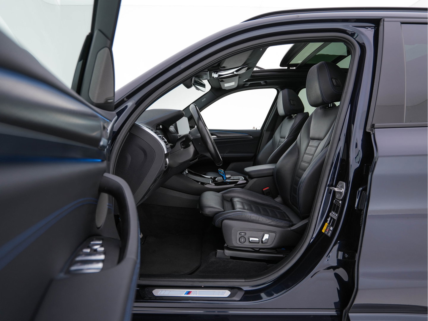 BMW iX3 High Executive 80 kWh Facelift [ 3-Fase-11kW) ] {SOH-100%} (INCL-BTW) Aut. *PANO | LEATHER | ADAPTIVE-CRUISE | FULL-LED | HARMAN/KARDON | TOPVIEW | MEMORY-PACK | BLINDSPOT | DIGI-COCKPIT | HEATED-COMFORTSEATS | DAB+ | NAVI-FULLMAP | HEAD-UP | 20''ALU