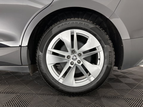 Škoda Enyaq iV 60 [ 3-Fase-11kW ] {SOH-88%} (INCL-BTW) *LEATHER-FABRIC | FULL-LED | DIGI-COCKPIT | CAMERA | KEYLESS | NAVI-FULLMAP | AMBIENTLIGHT | ECC | HEATED-COMFORTSEATS | PRIVACY-GLASS | DAB+ | PDC | CRUISE | 19"ALU*
