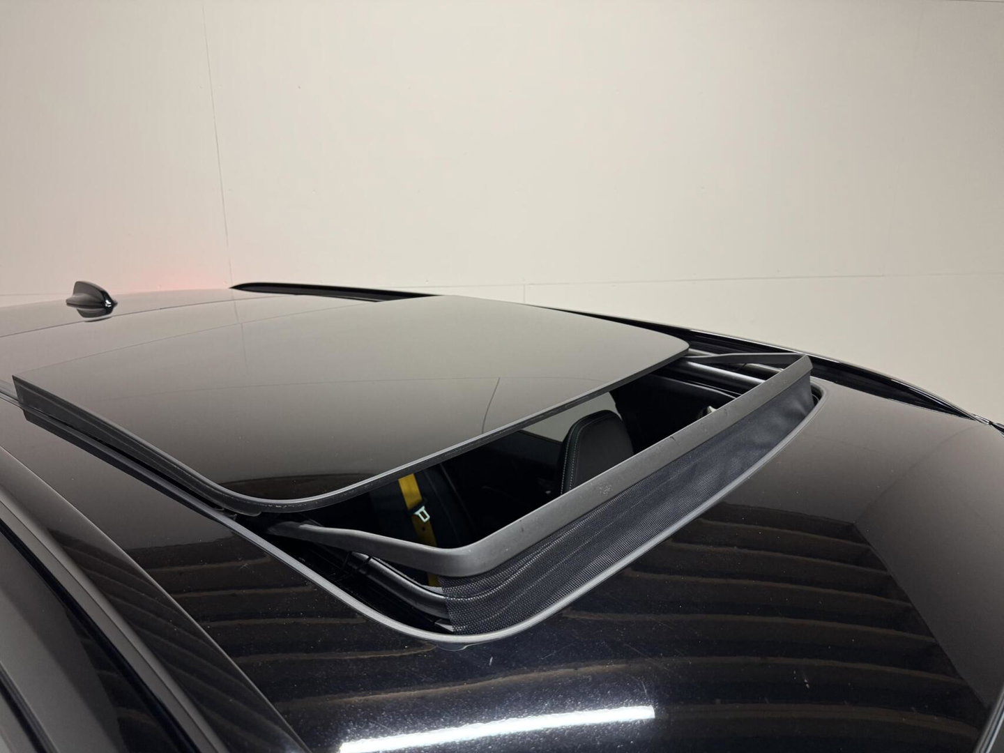 Volvo V60 2.0 T8 Plug-in hybrid AWD Polestar Engineered B&W