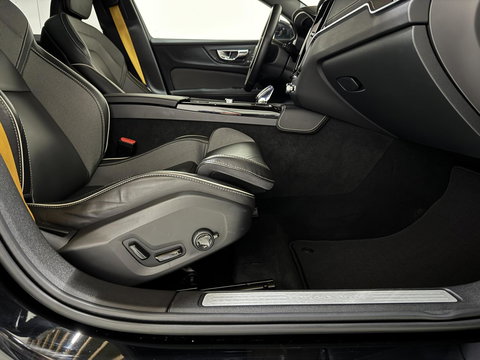 Volvo V60 2.0 T8 Plug-in hybrid AWD Polestar Engineered B&W
