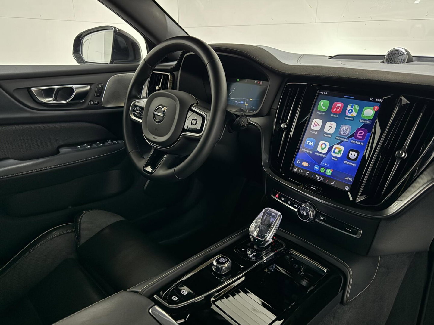 Volvo V60 2.0 T8 Plug-in hybrid AWD Polestar Engineered B&W