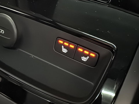 Volvo V60 2.0 T8 Plug-in hybrid AWD Polestar Engineered B&W