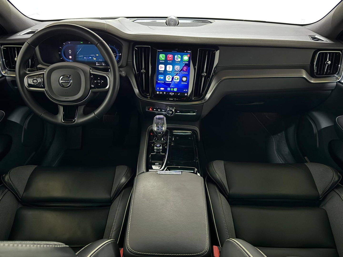 Volvo V60 2.0 T8 Plug-in hybrid AWD Polestar Engineered B&W