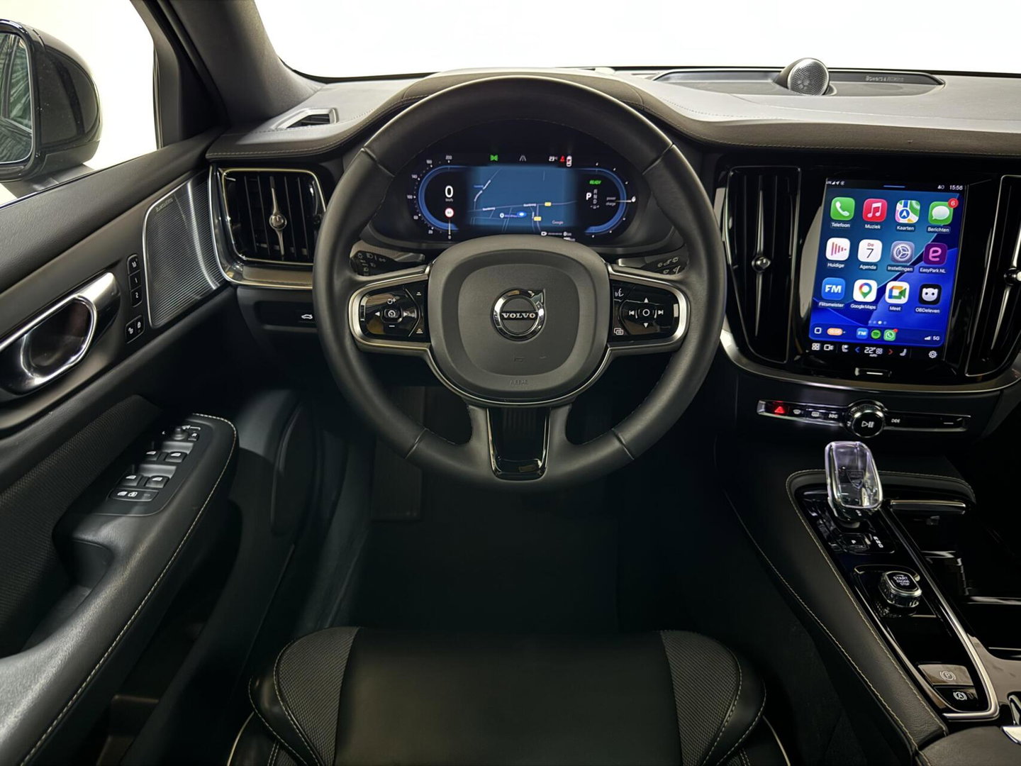 Volvo V60 2.0 T8 Plug-in hybrid AWD Polestar Engineered B&W