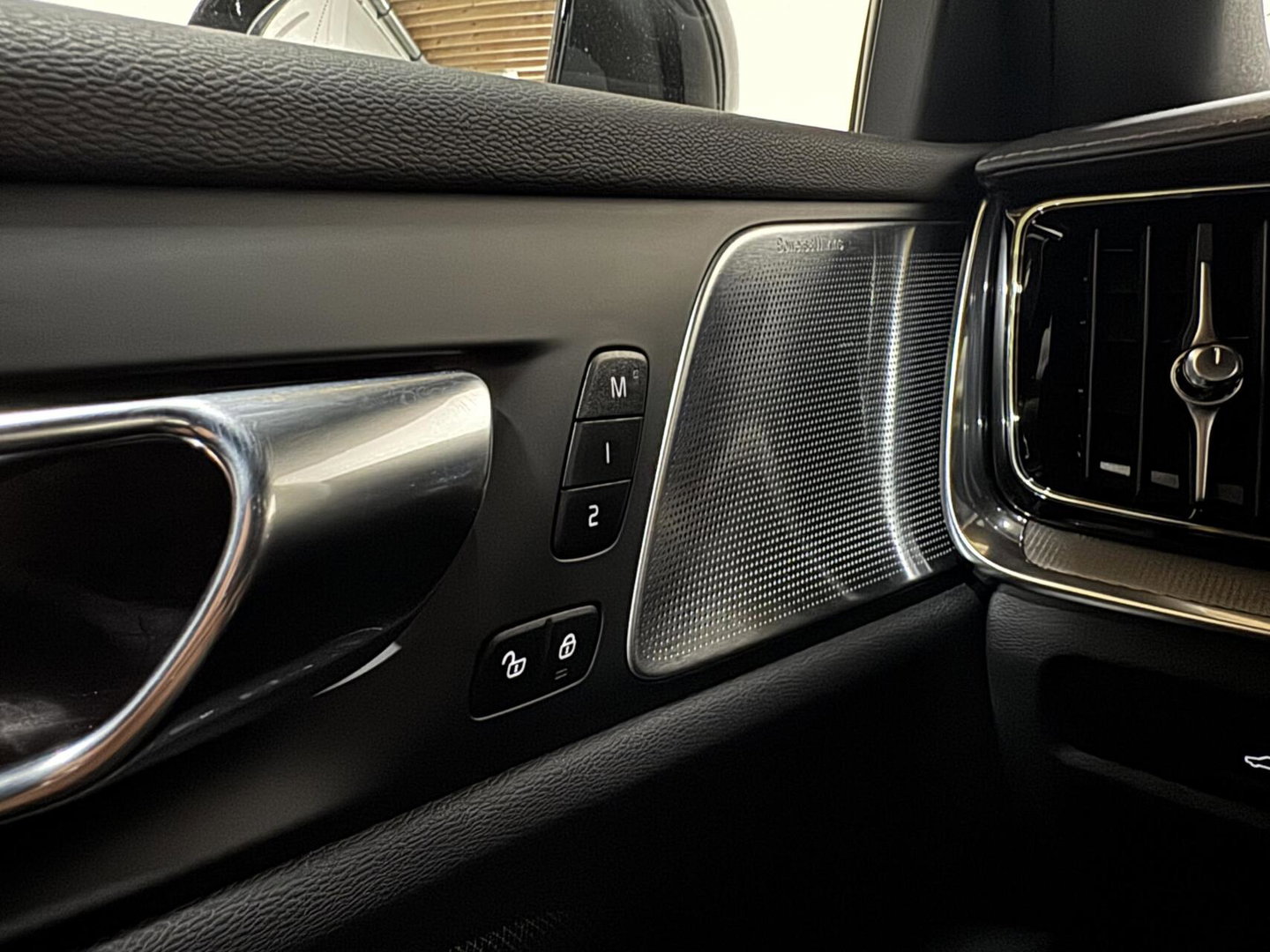 Volvo V60 2.0 T8 Plug-in hybrid AWD Polestar Engineered B&W