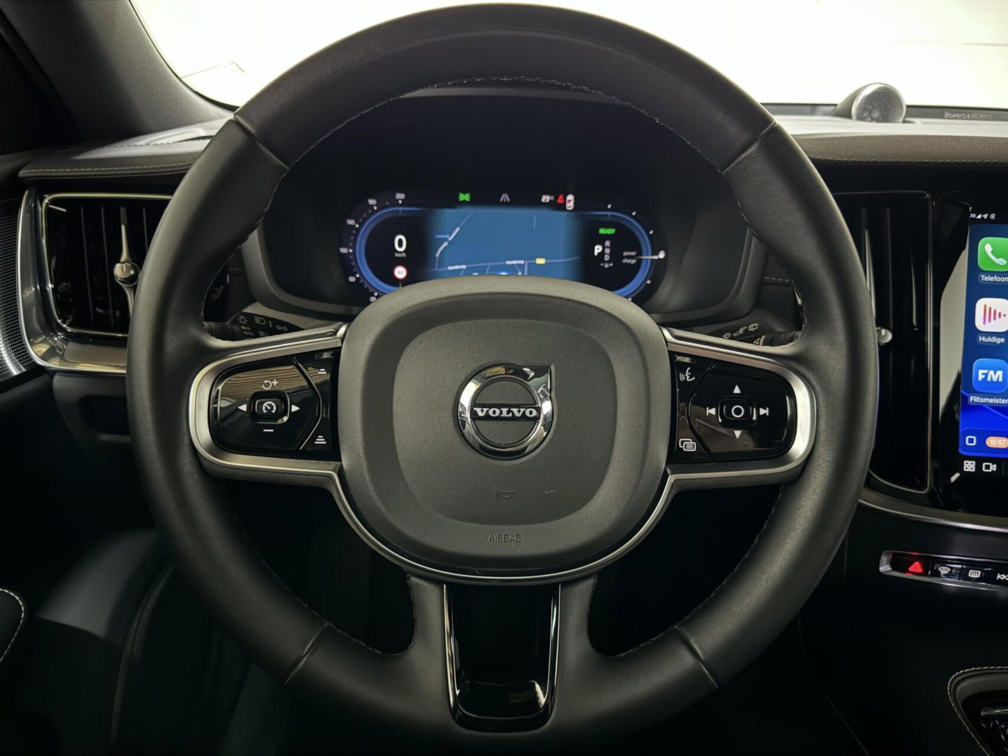 Volvo V60 2.0 T8 Plug-in hybrid AWD Polestar Engineered B&W