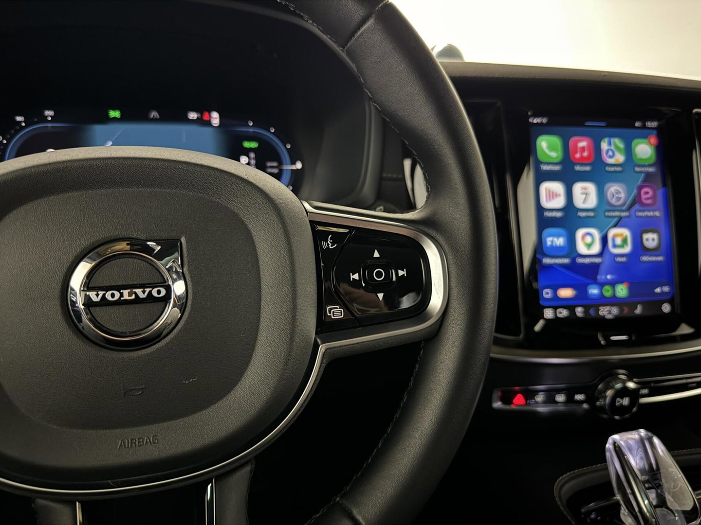 Volvo V60 2.0 T8 Plug-in hybrid AWD Polestar Engineered B&W