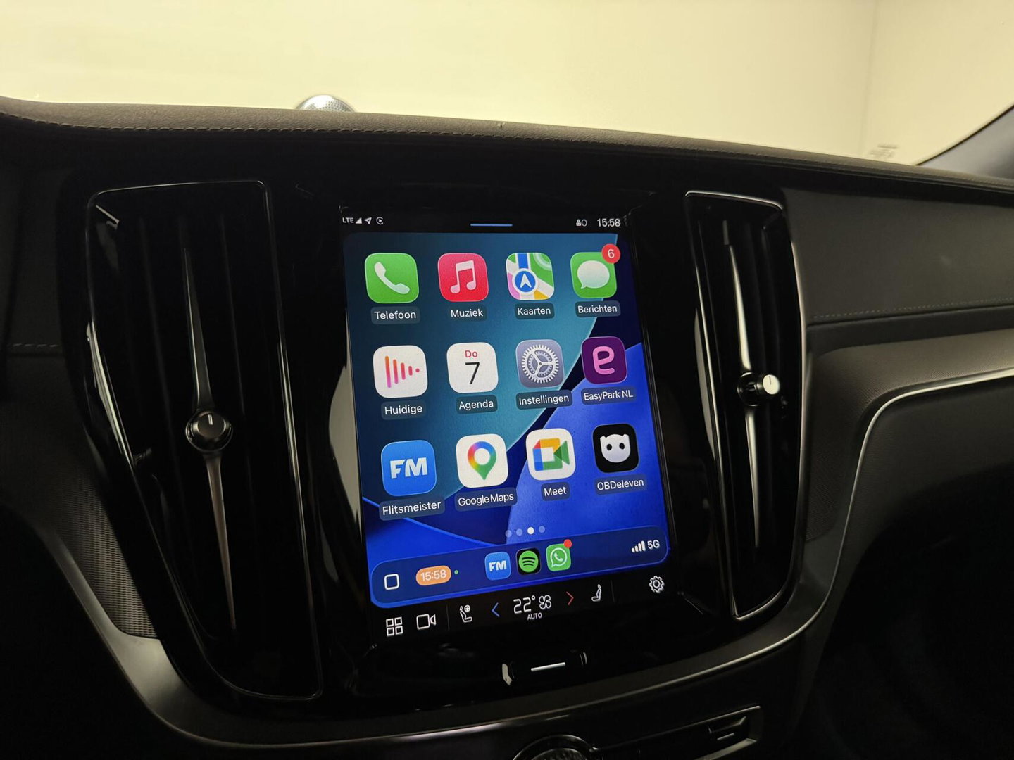 Volvo V60 2.0 T8 Plug-in hybrid AWD Polestar Engineered B&W