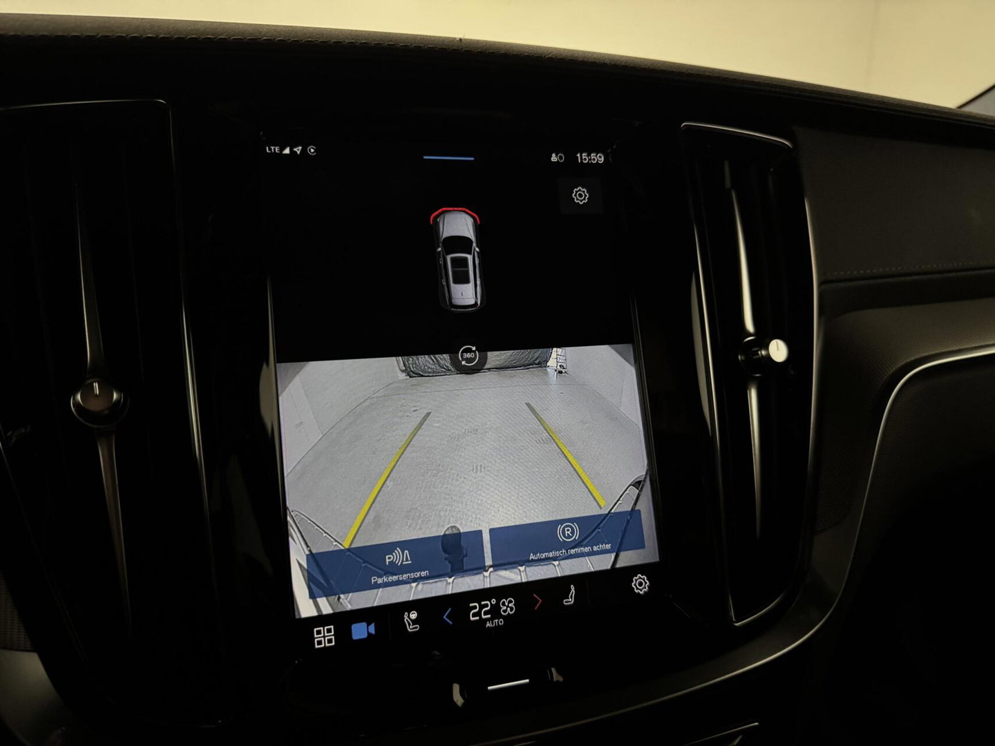 Volvo V60 2.0 T8 Plug-in hybrid AWD Polestar Engineered B&W