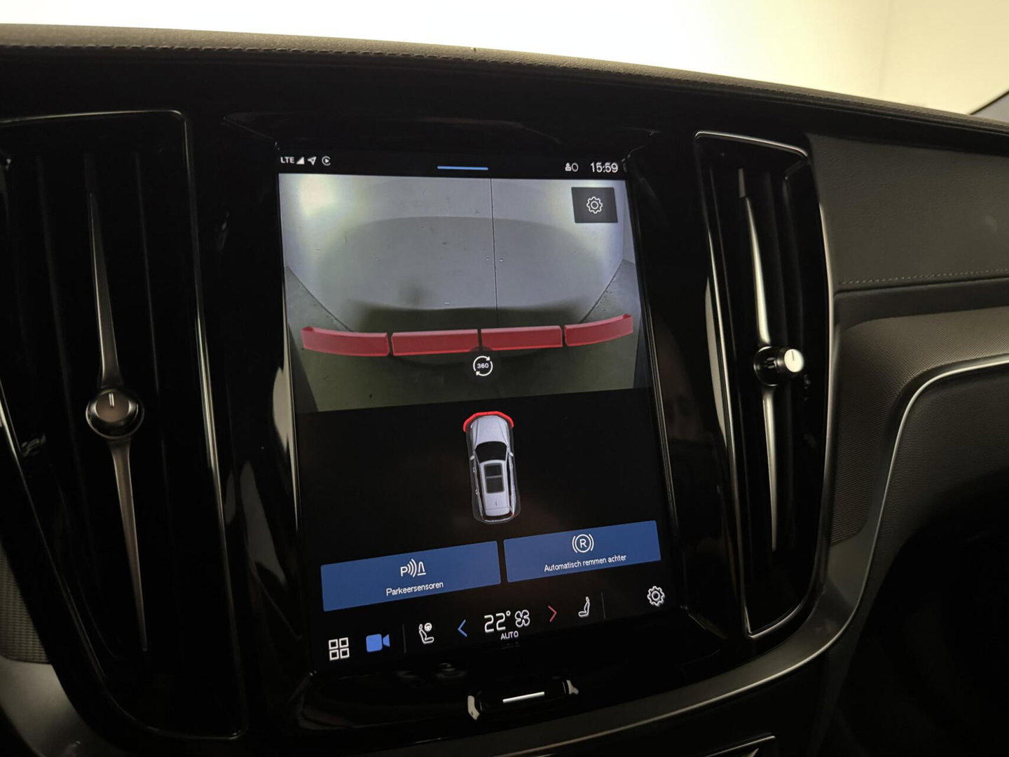 Volvo V60 2.0 T8 Plug-in hybrid AWD Polestar Engineered B&W