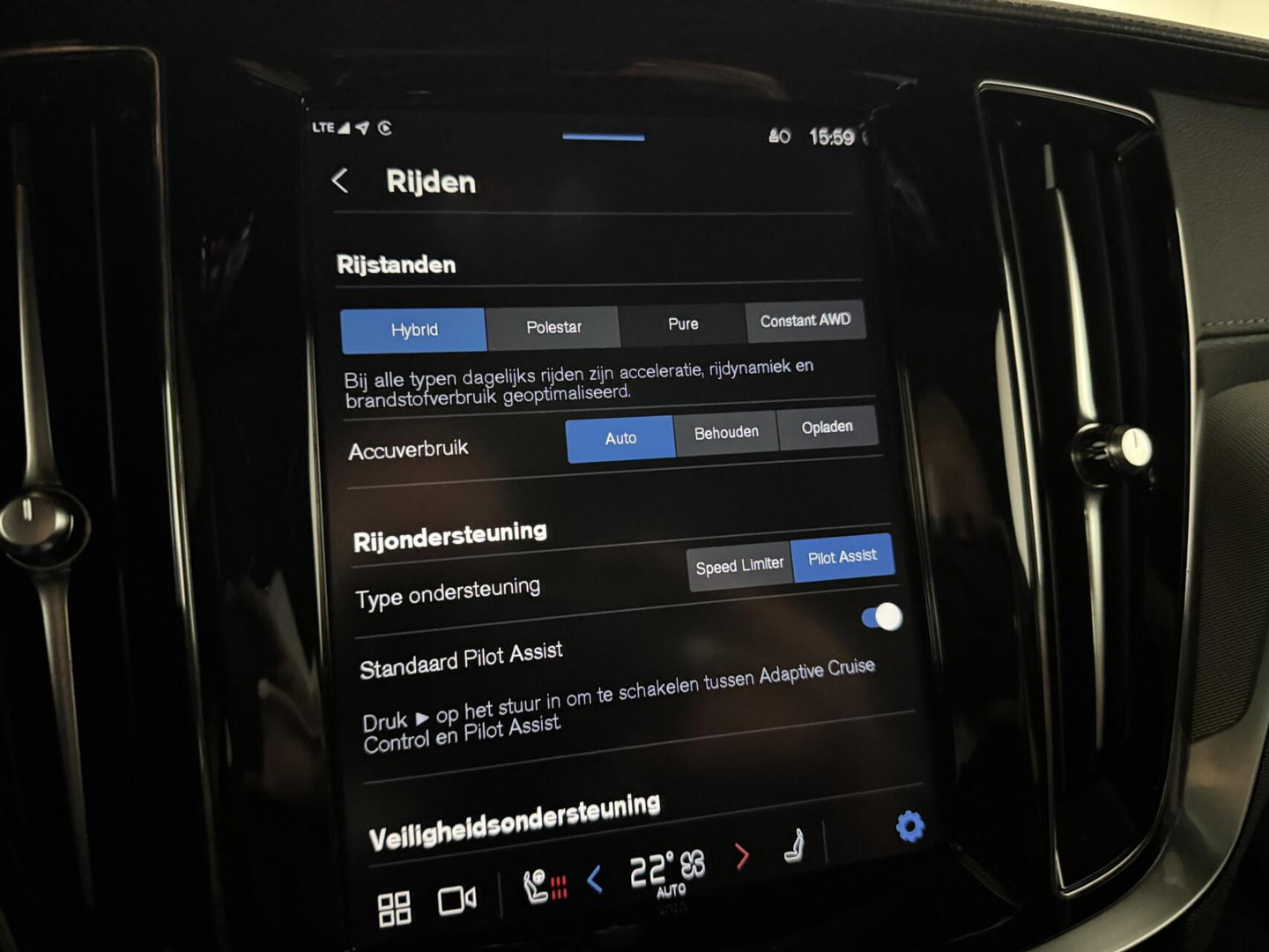 Volvo V60 2.0 T8 Plug-in hybrid AWD Polestar Engineered B&W