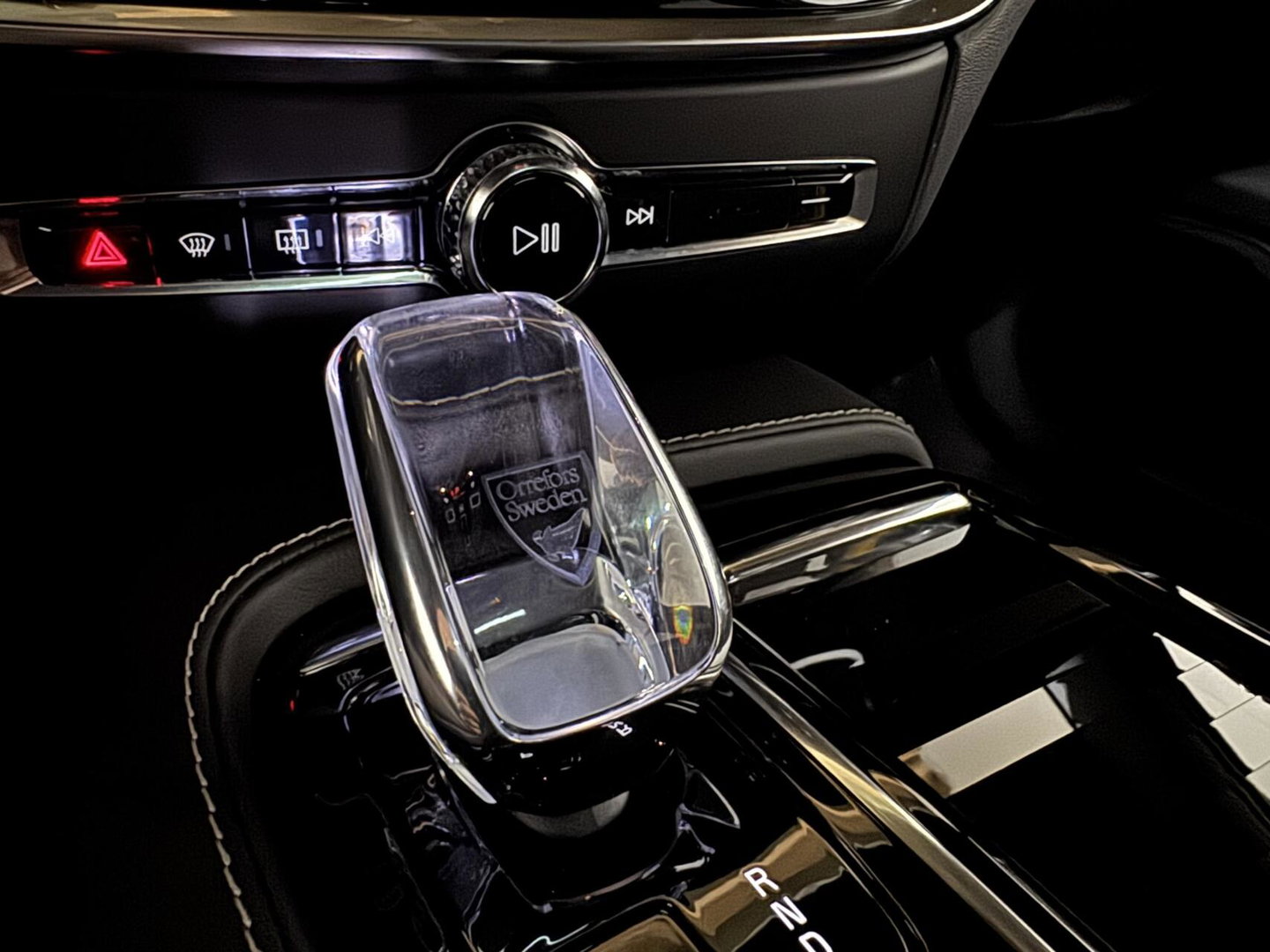 Volvo V60 2.0 T8 Plug-in hybrid AWD Polestar Engineered B&W