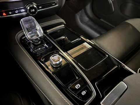 Volvo V60 2.0 T8 Plug-in hybrid AWD Polestar Engineered B&W